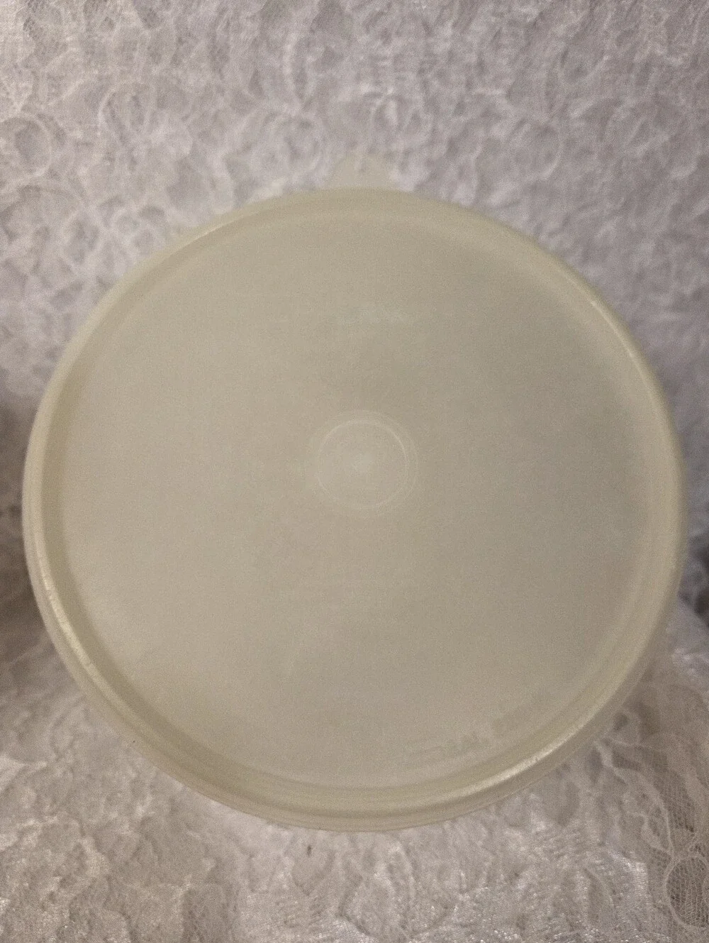 Tupperware: set of 4 Canisters With Lids
